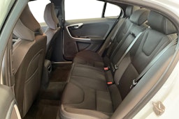 valkoinen Volvo S60 2014 kuva 10.