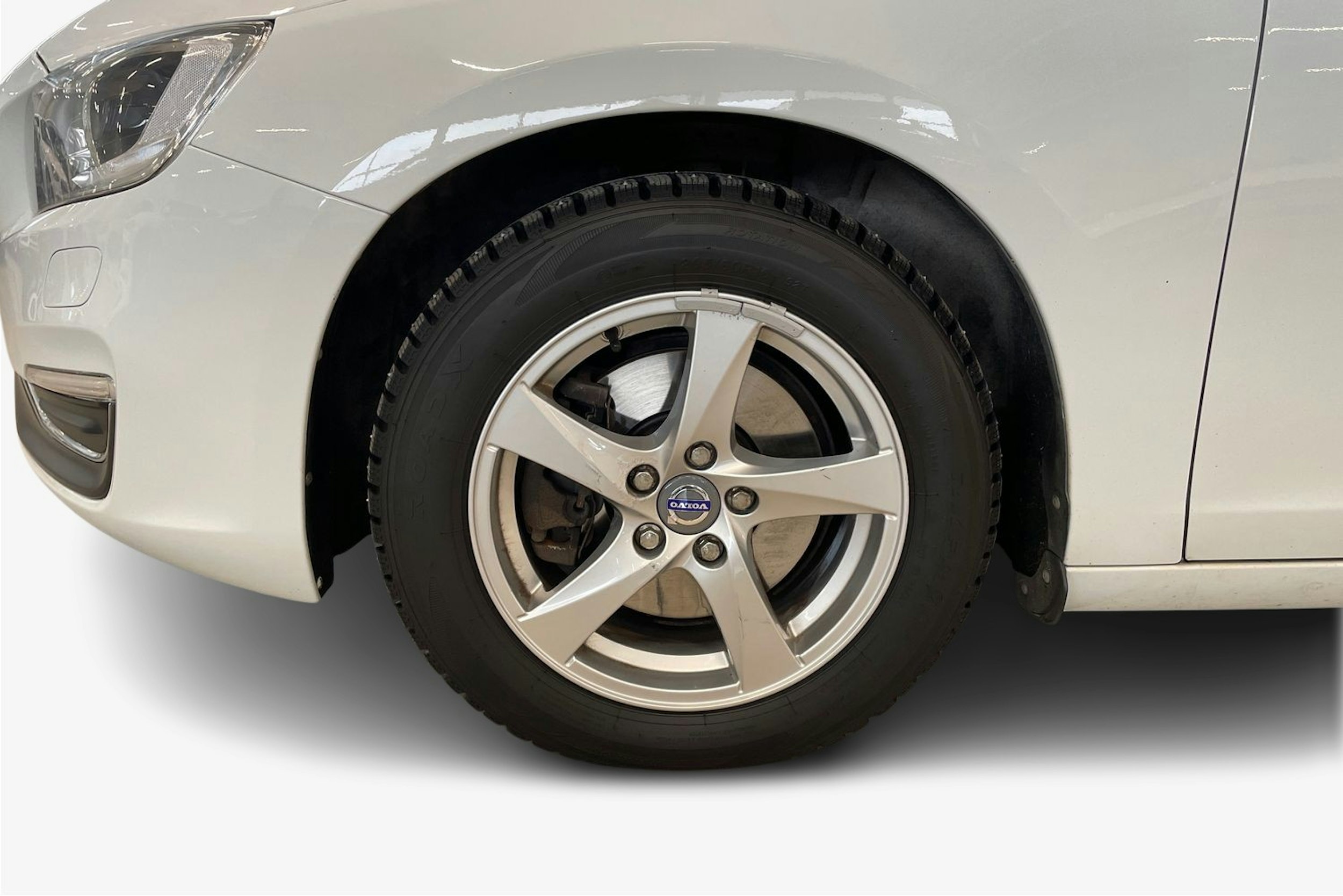 valkoinen Volvo S60 2014 kuva 11.