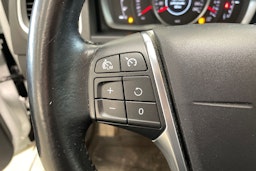 valkoinen Volvo S60 2014 kuva 16.