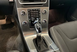 valkoinen Volvo S60 2014 kuva 20.