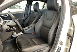 valkoinen Volvo S60 2014 kuva 26.