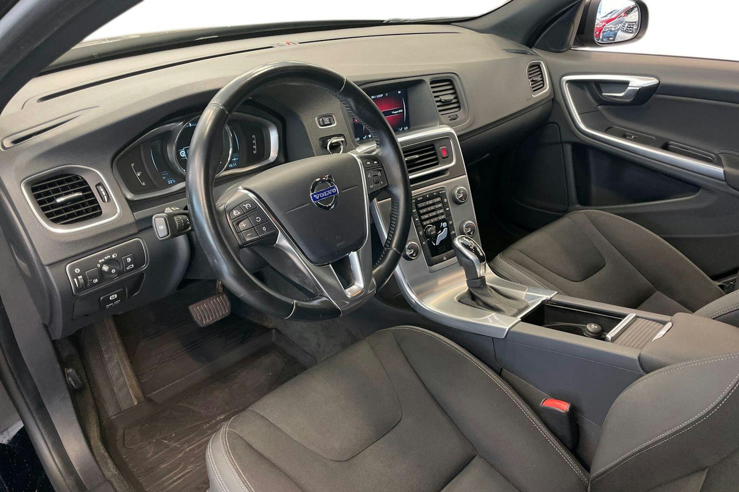 musta Volvo S60 2014 kuva 7.