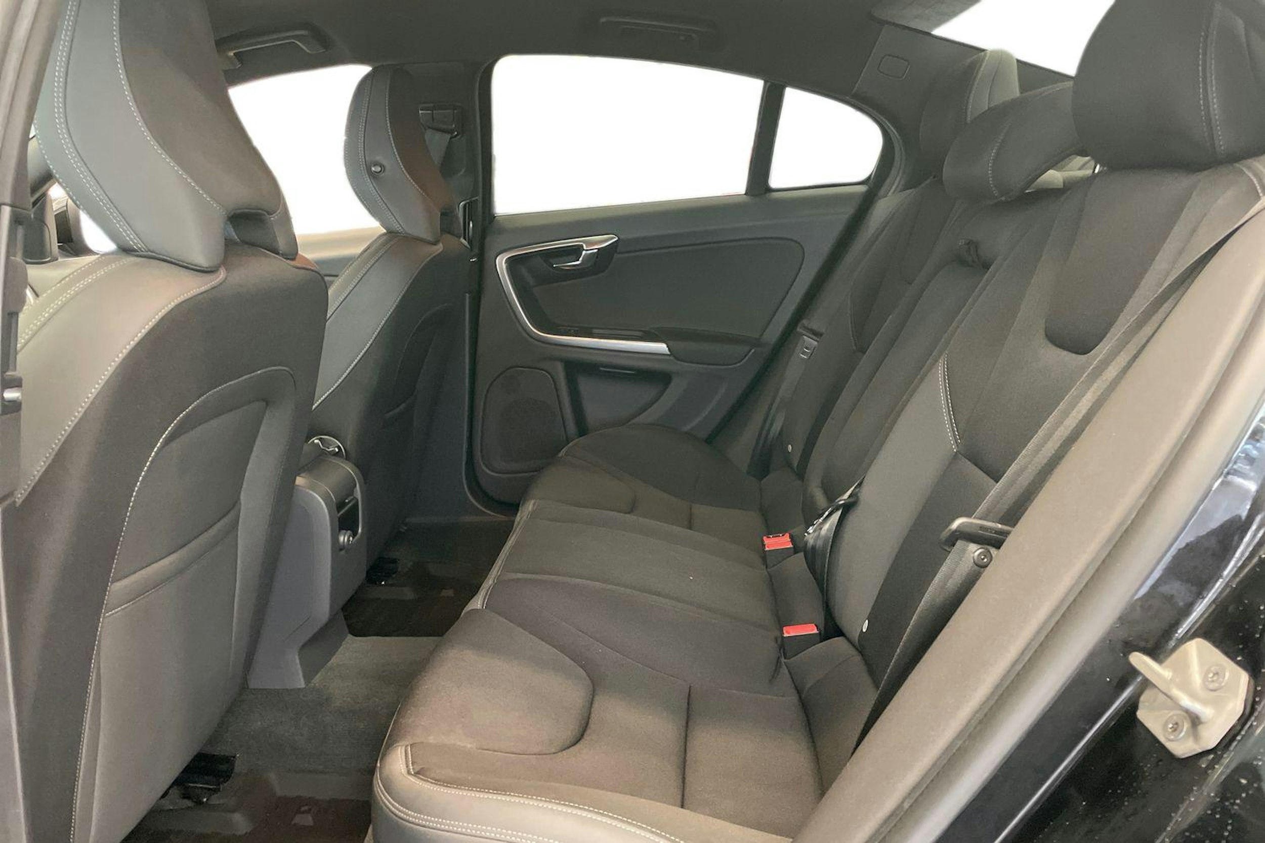 musta Volvo S60 2014 kuva 10.