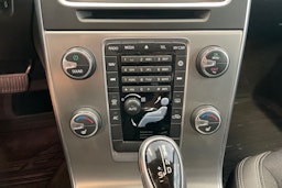 musta Volvo S60 2014 kuva 16.