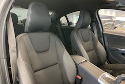 musta Volvo S60 2014 kuva 19.