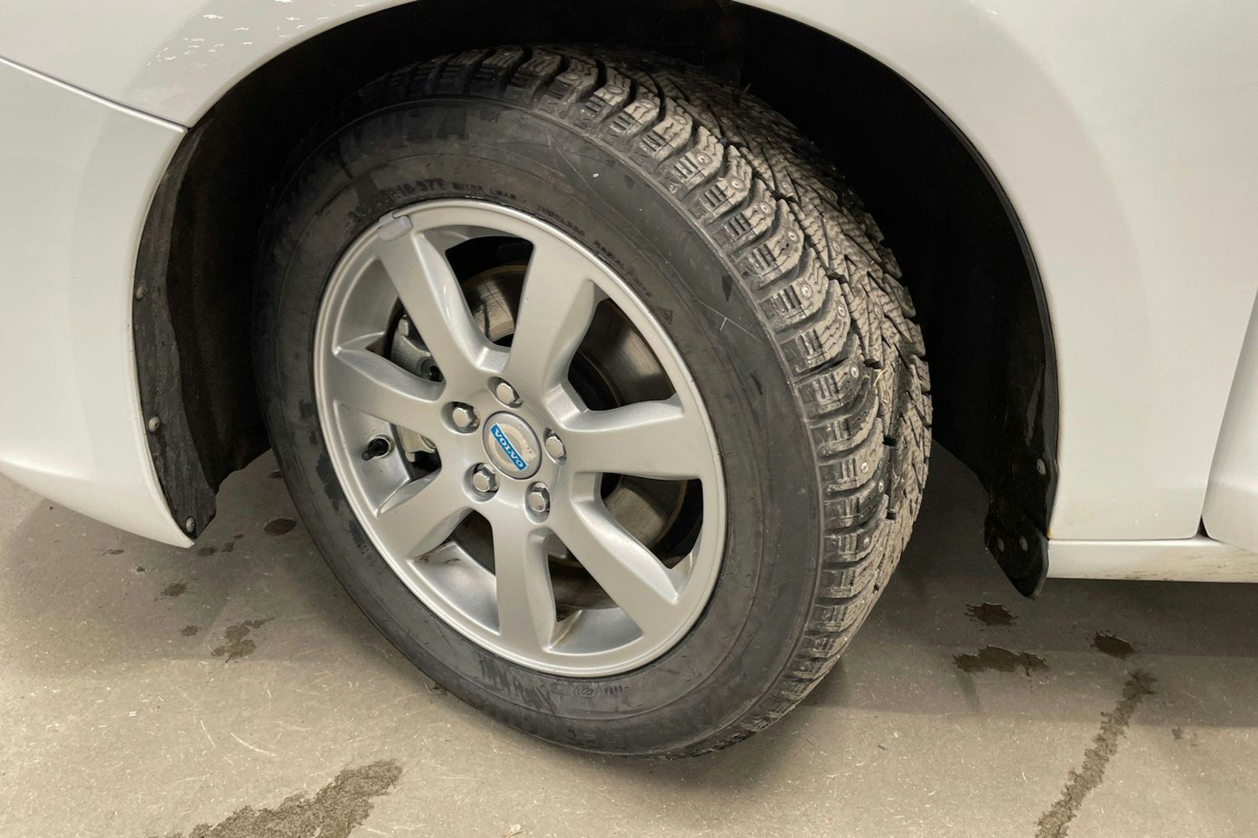 valkoinen Volvo S60 2014 kuva 10.