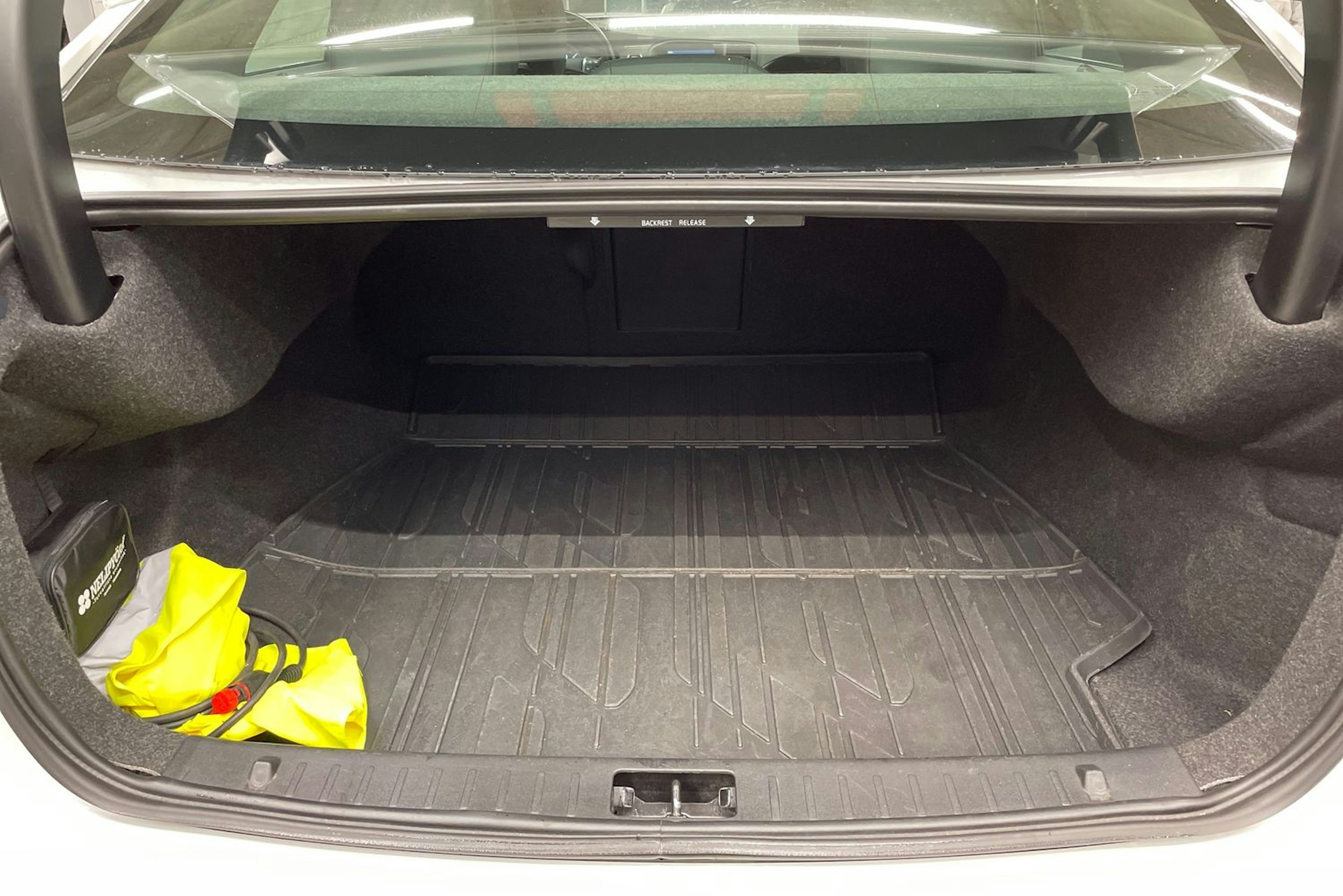 valkoinen Volvo S60 2014 kuva 12.