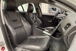 valkoinen Volvo S60 2014 kuva 22.