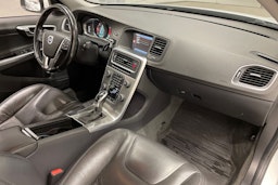 valkoinen Volvo S60 2014 kuva 23.