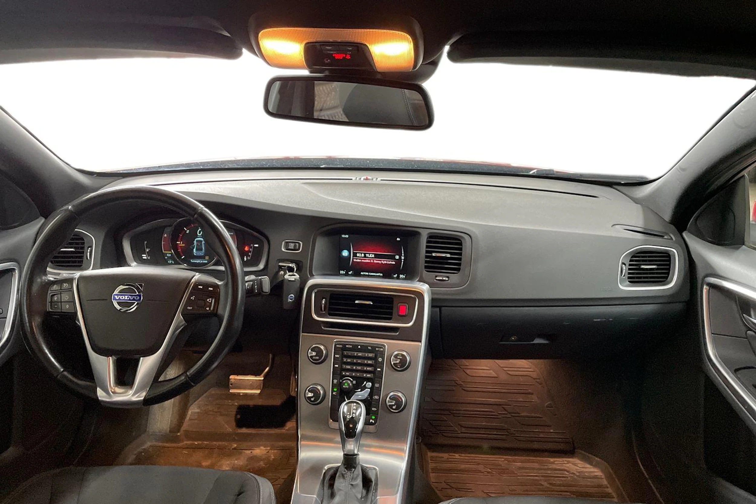 Punainen Volvo S60 2014 kuva 9.