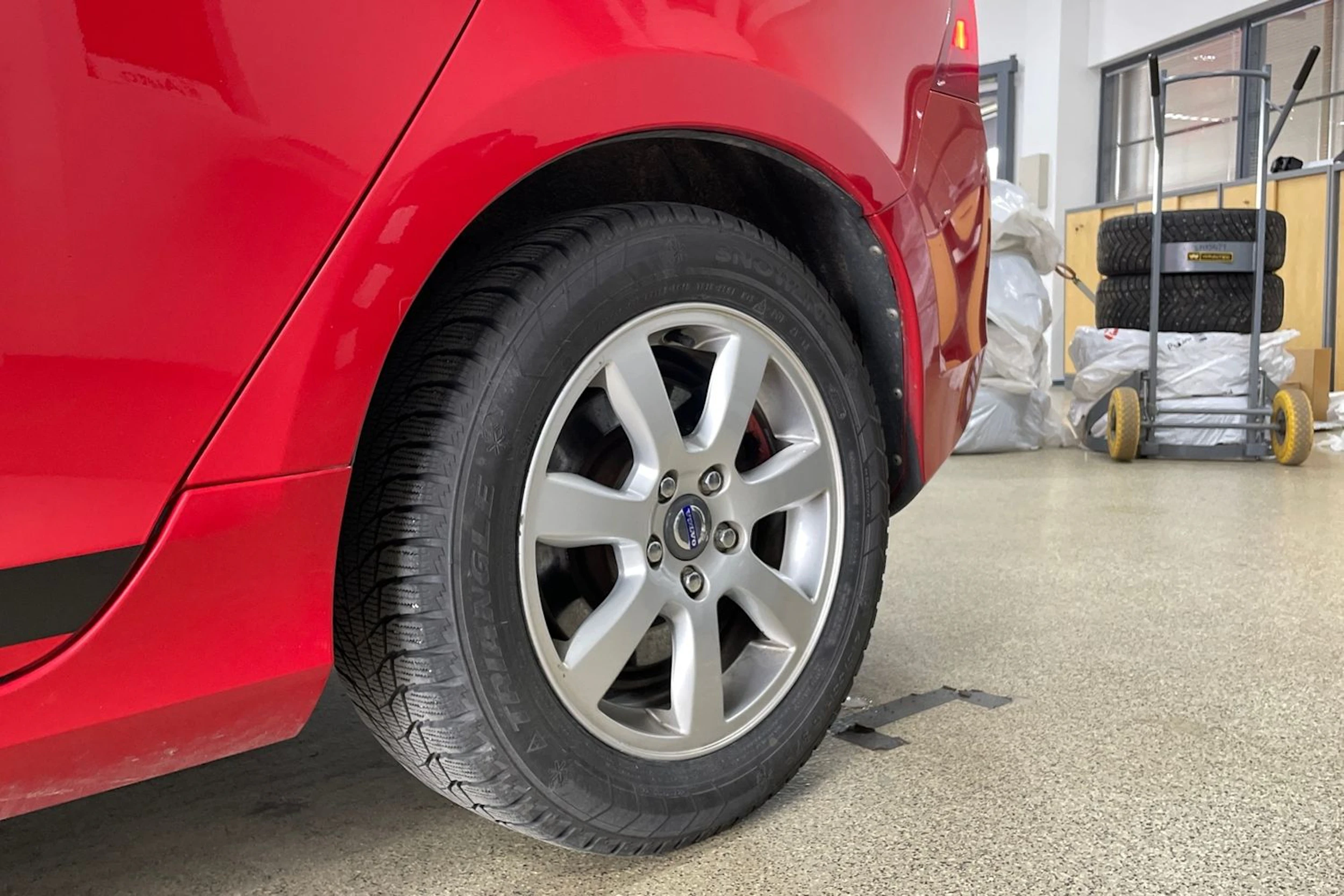 Punainen Volvo S60 2014 kuva 13.