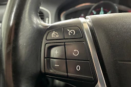 Punainen Volvo S60 2014 kuva 16.