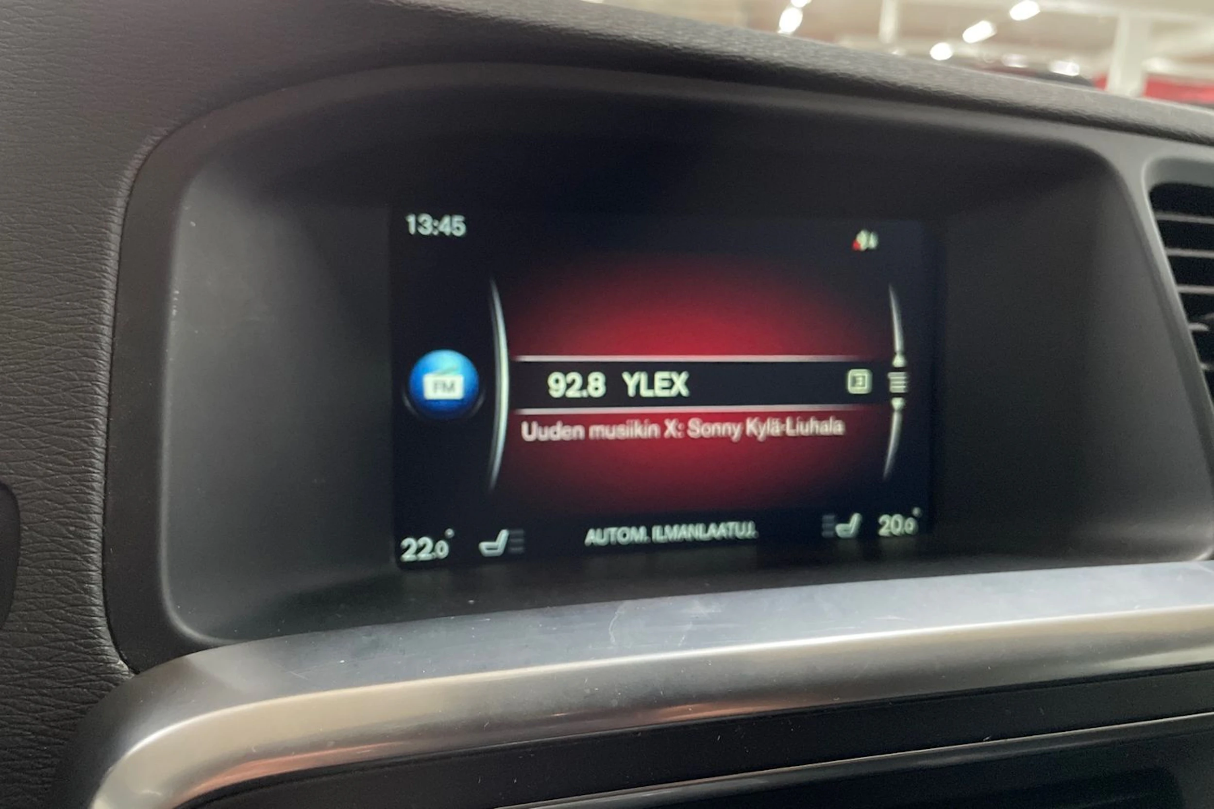 Punainen Volvo S60 2014 kuva 17.