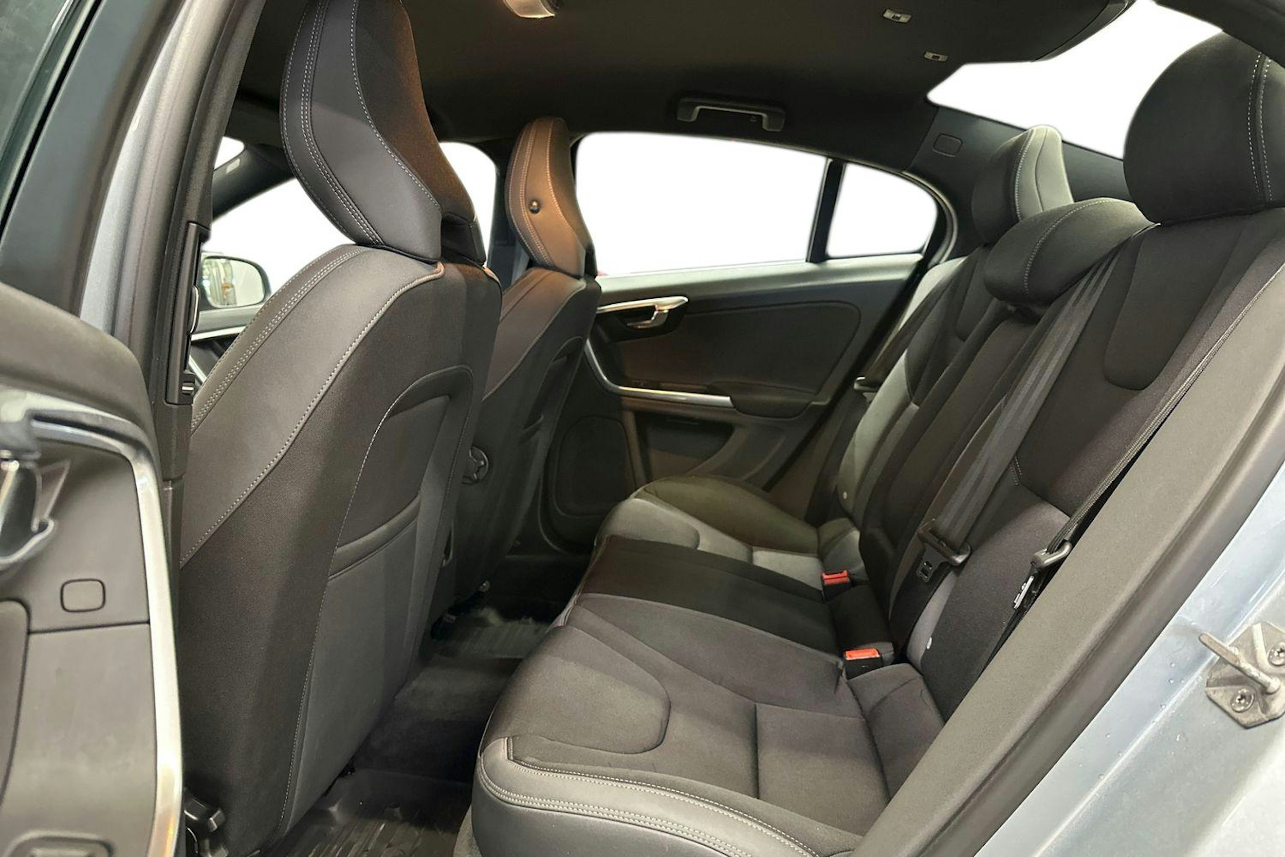 harmaa Volvo S60 2014 kuva 8.