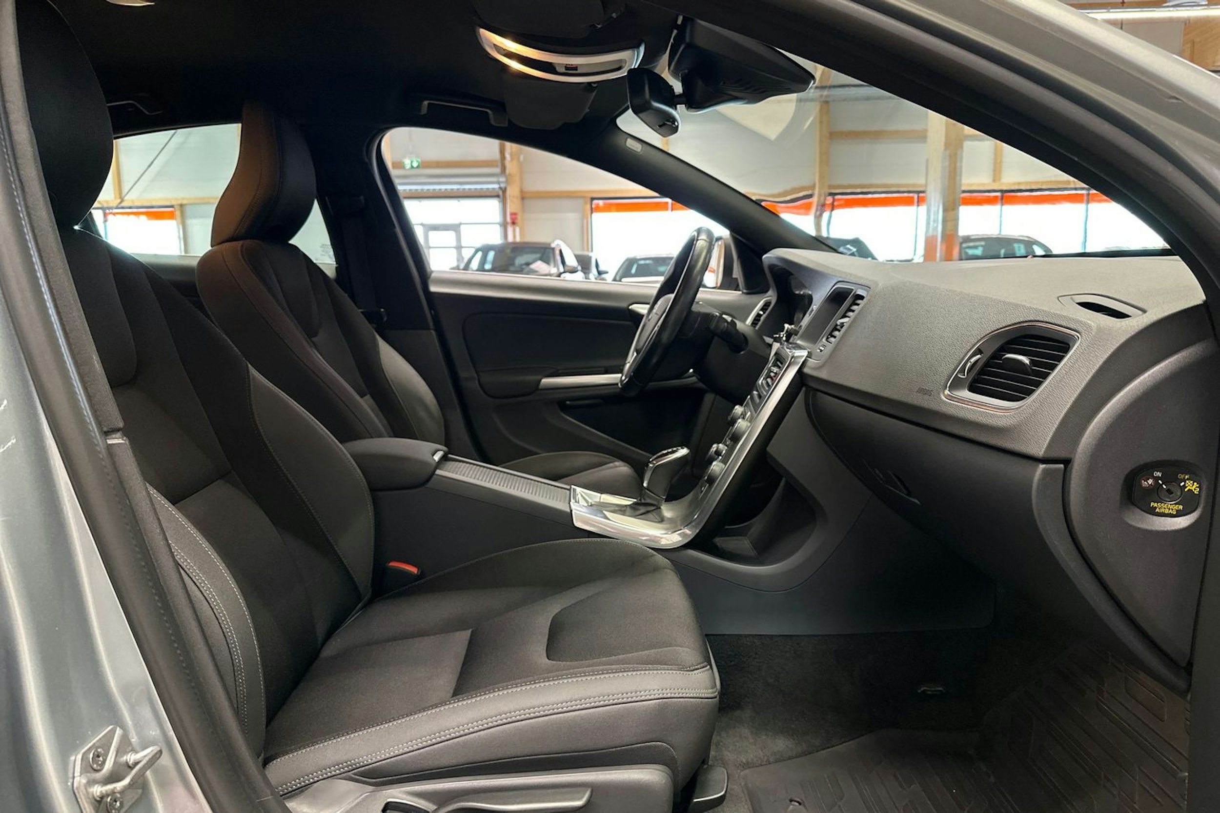 harmaa Volvo S60 2014 kuva 11.