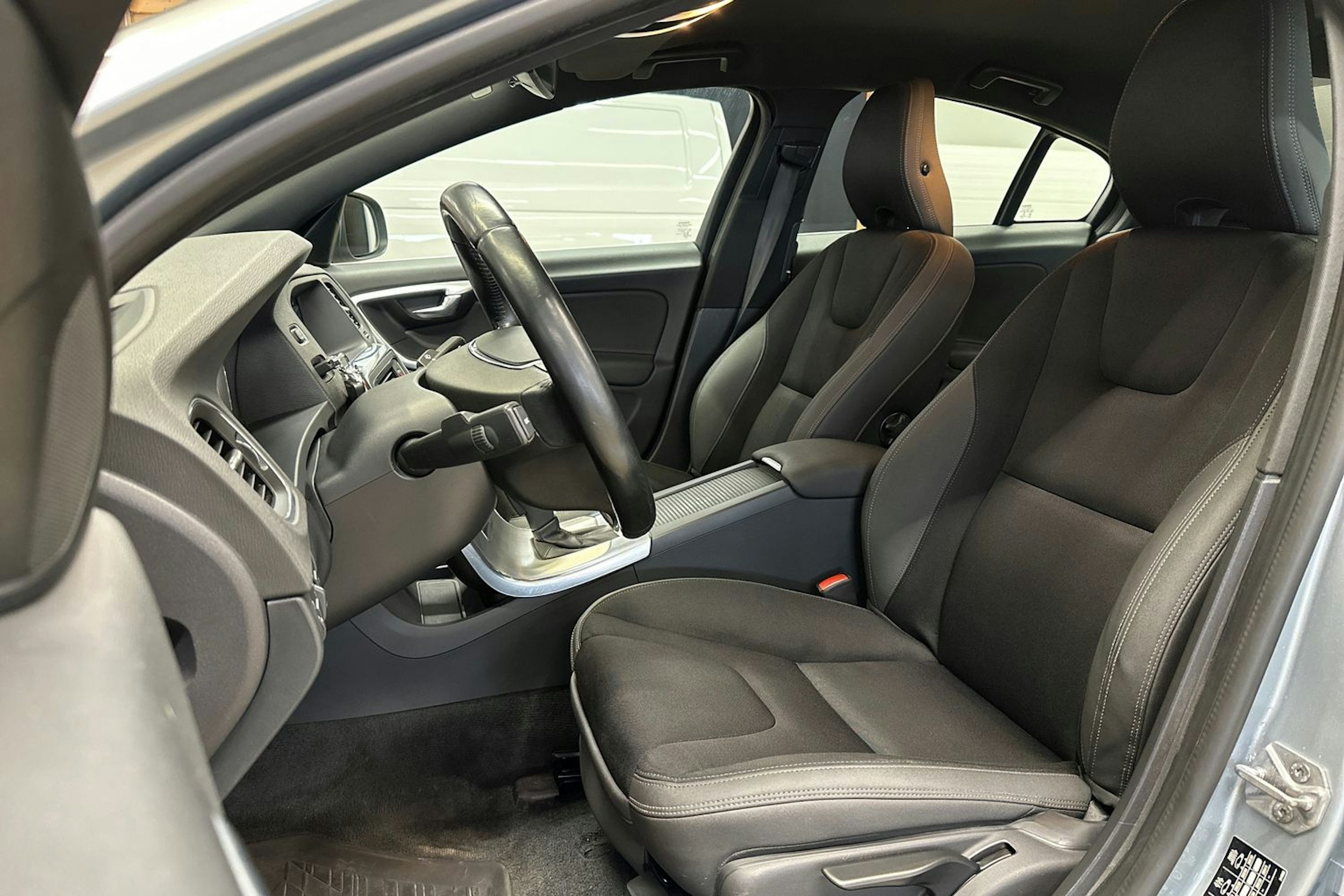 harmaa Volvo S60 2014 kuva 12.