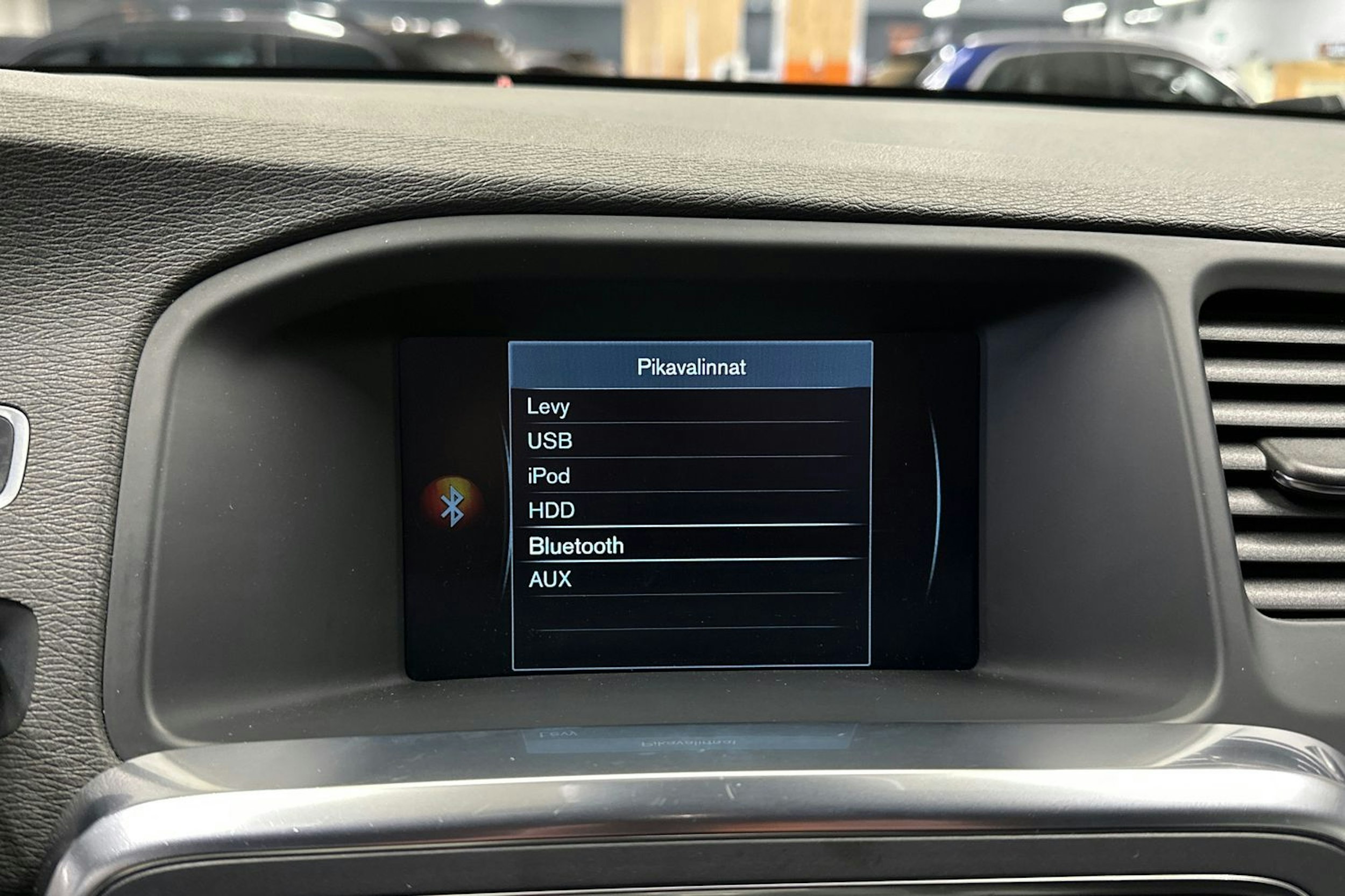 harmaa Volvo S60 2014 kuva 14.