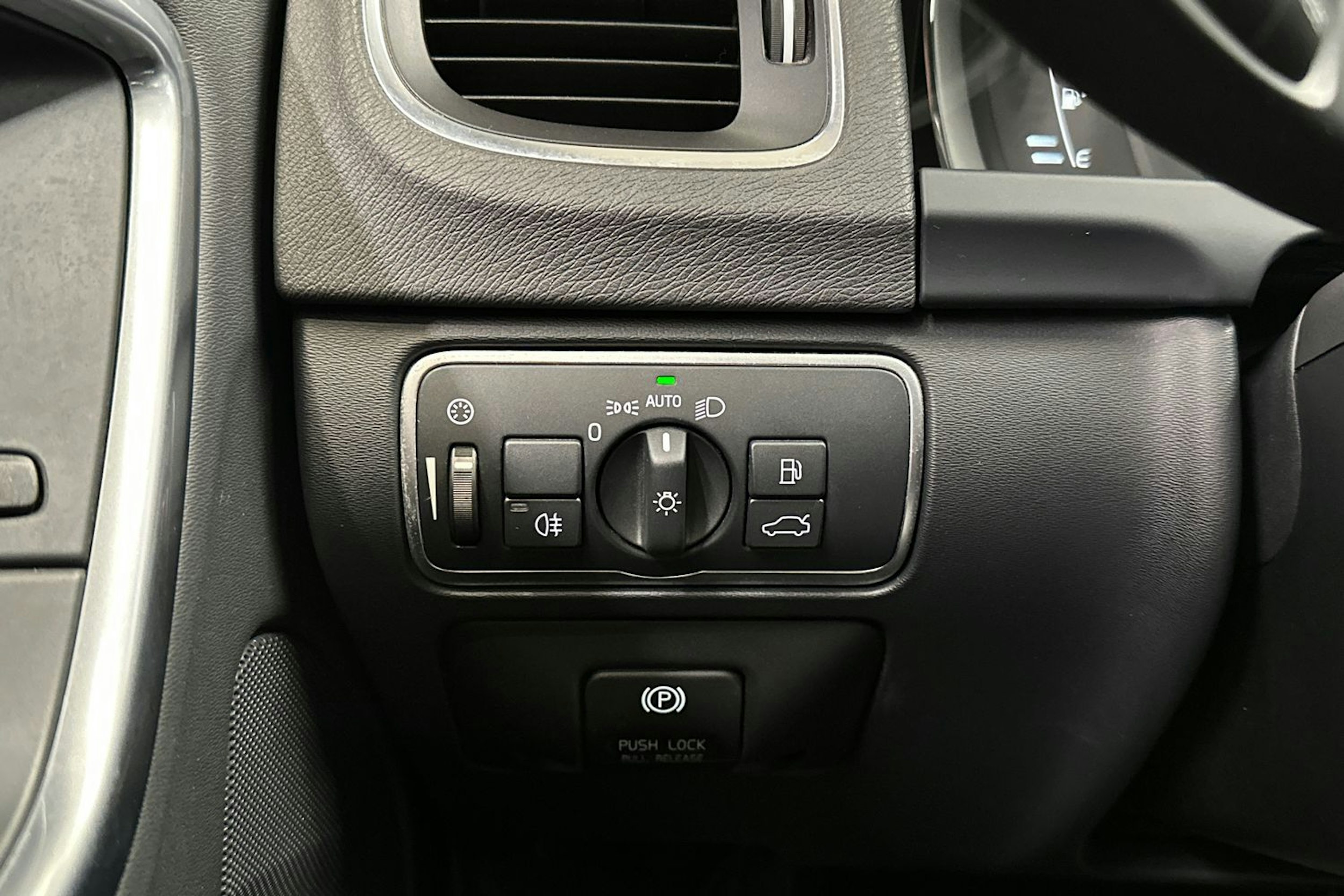 harmaa Volvo S60 2014 kuva 20.