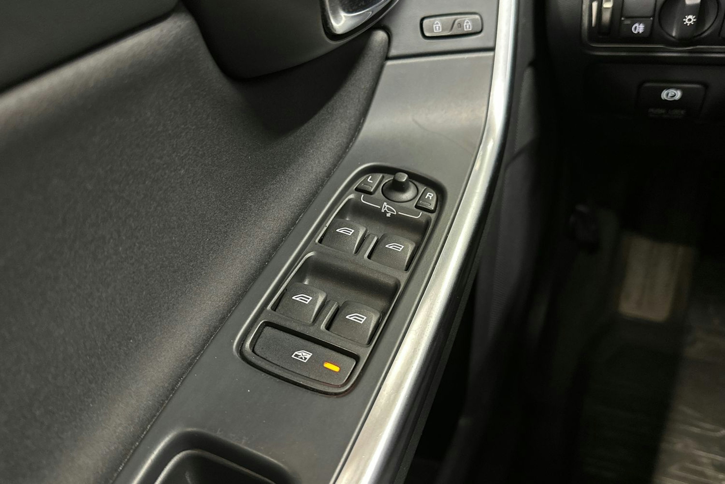 harmaa Volvo S60 2014 kuva 21.