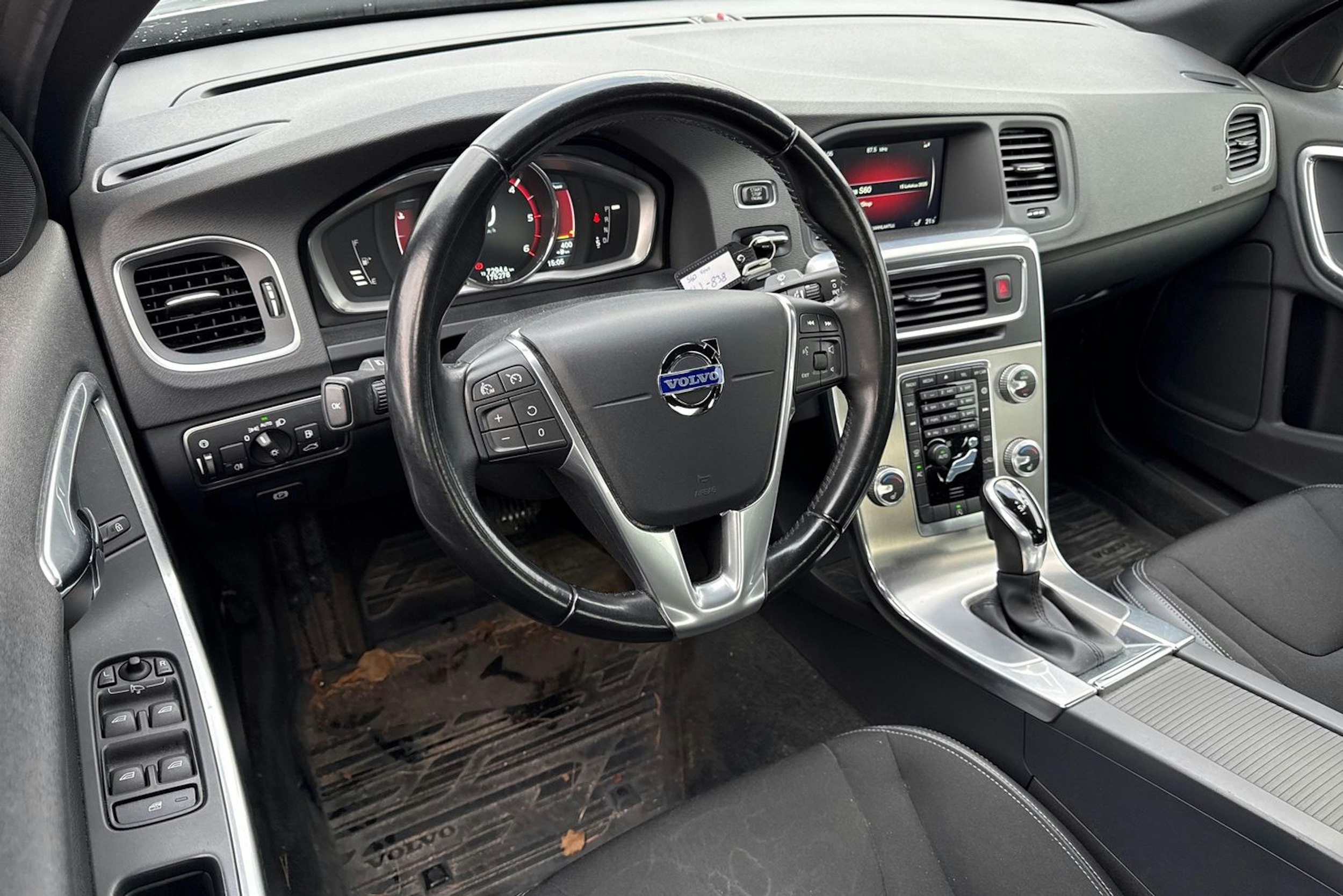 harmaa Volvo S60 2015 kuva 3.