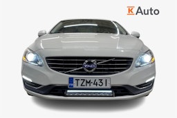 valkoinen Volvo S60 2015 kuva 4.
