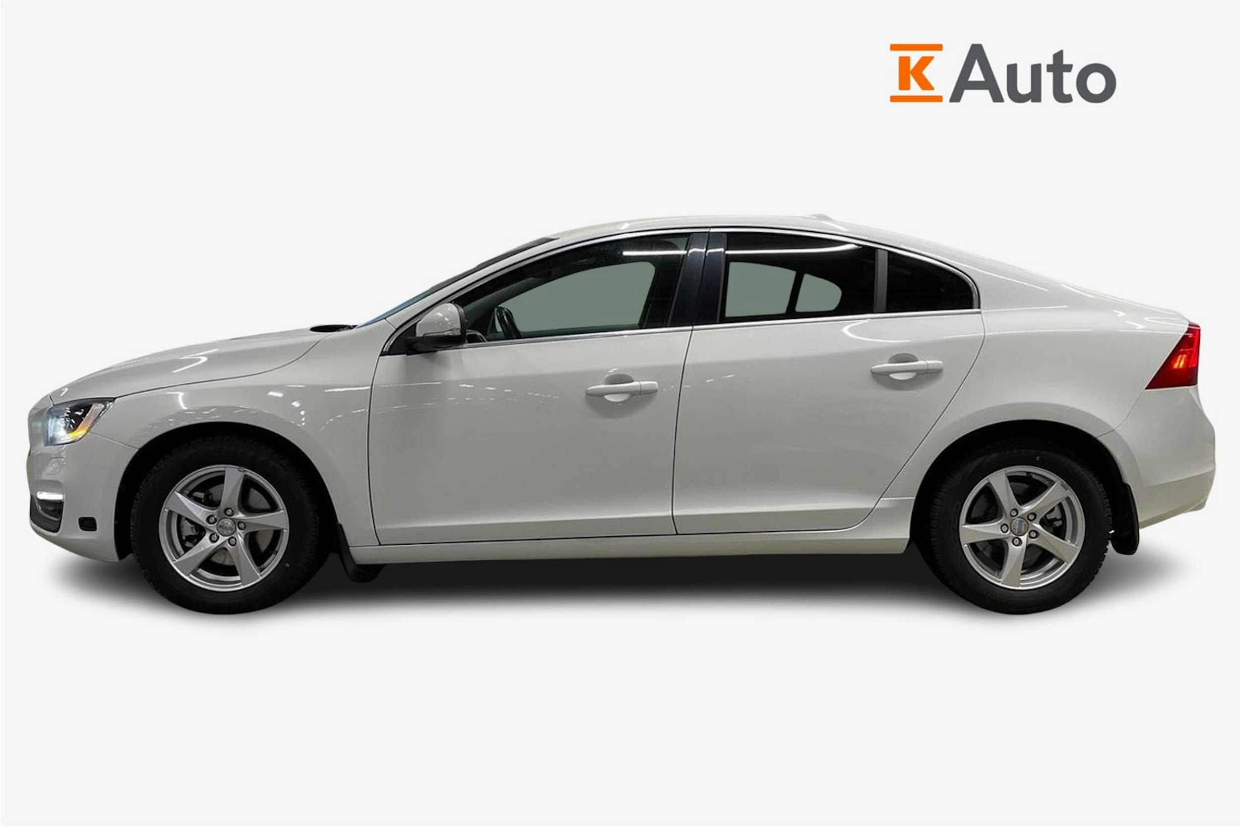 valkoinen Volvo S60 2015 kuva 5.