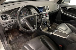 valkoinen Volvo S60 2015 kuva 6.