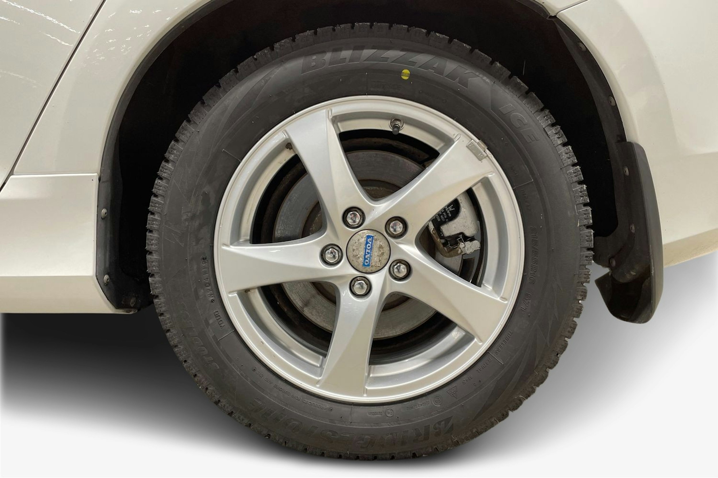 valkoinen Volvo S60 2015 kuva 9.