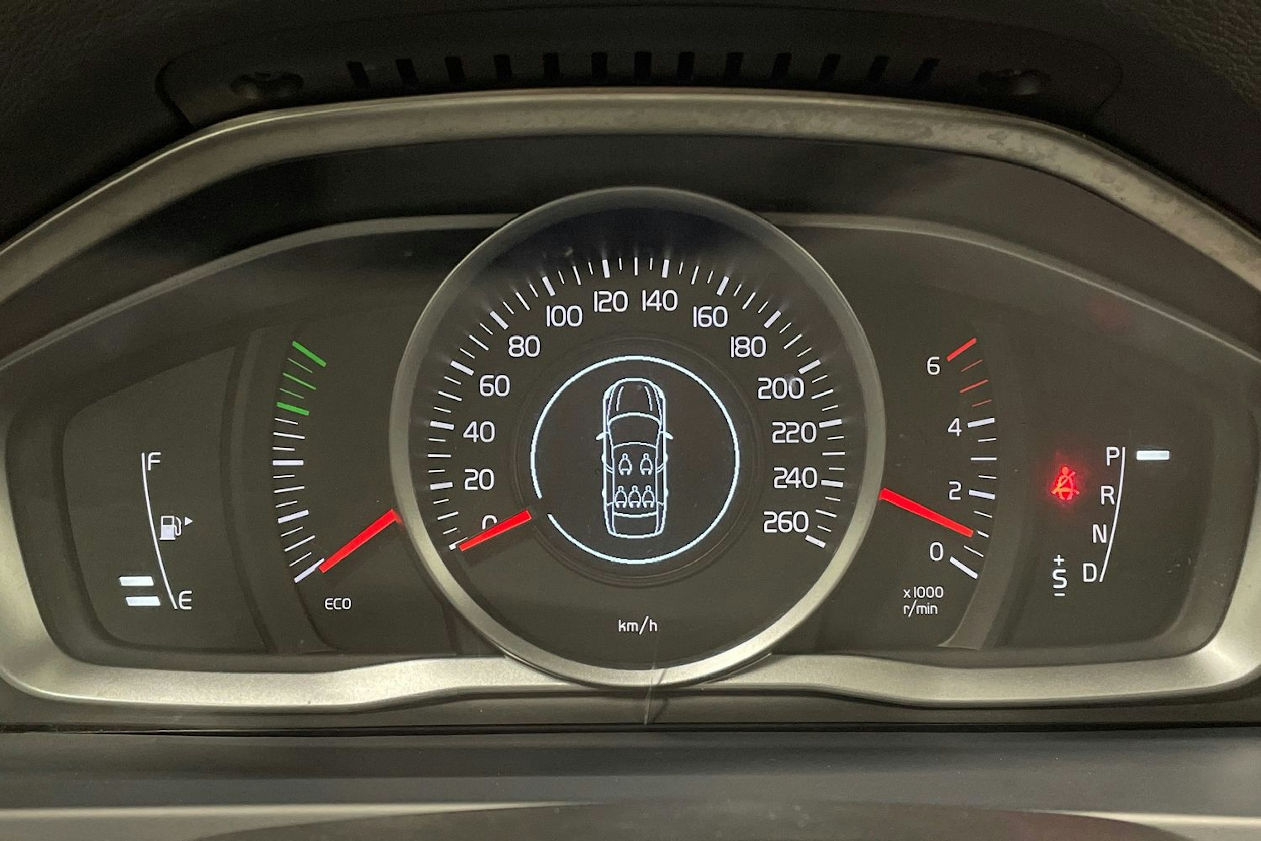 valkoinen Volvo S60 2015 kuva 12.