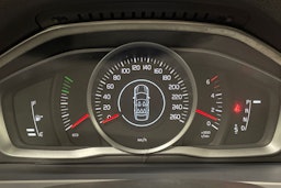 valkoinen Volvo S60 2015 kuva 12.