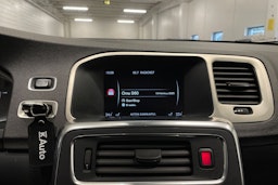 valkoinen Volvo S60 2015 kuva 13.