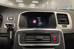 valkoinen Volvo S60 2015 kuva 14.