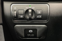 valkoinen Volvo S60 2015 kuva 16.