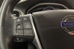 valkoinen Volvo S60 2015 kuva 17.