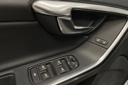 valkoinen Volvo S60 2015 kuva 19.