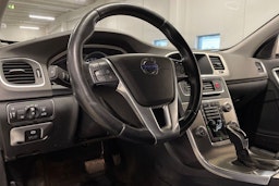 valkoinen Volvo S60 2015 kuva 20.