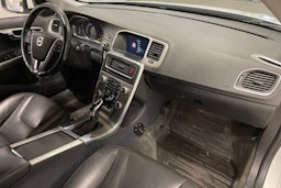 valkoinen Volvo S60 2015 kuva 22.