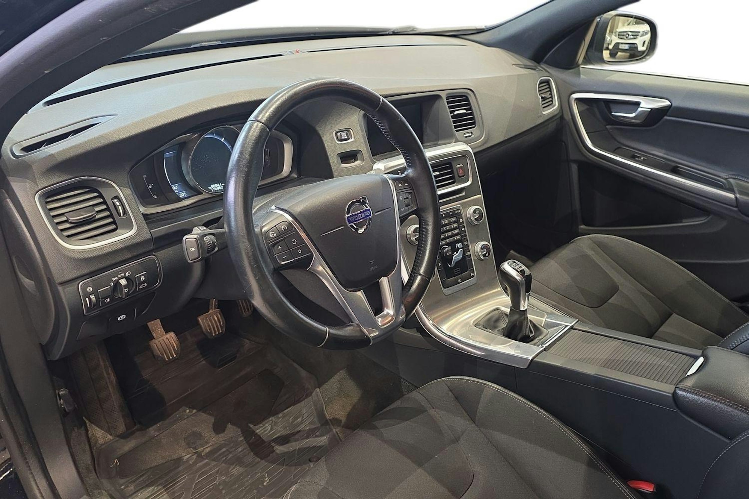 sininen Volvo S60 2016 kuva 6.