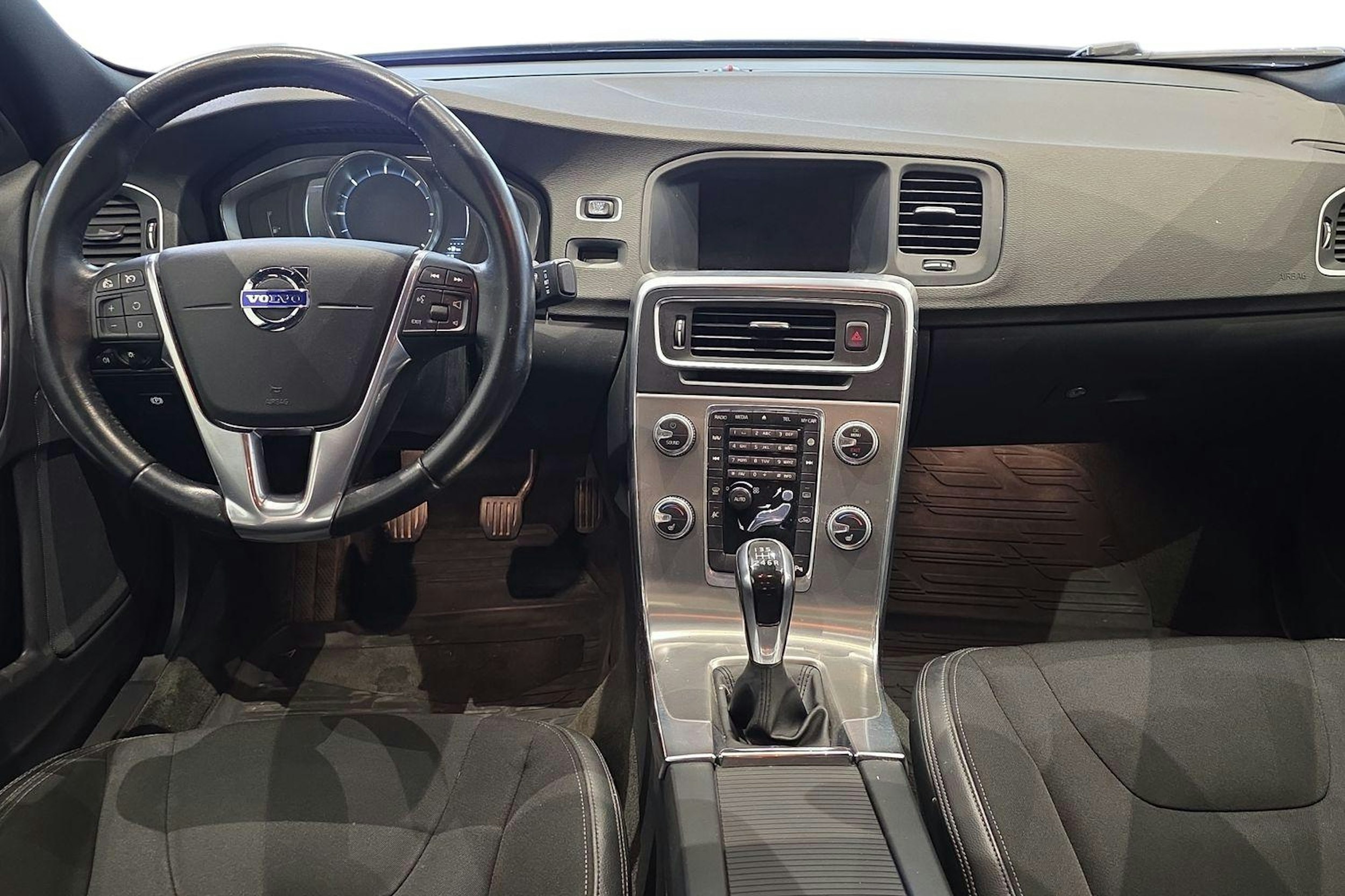 sininen Volvo S60 2016 kuva 7.