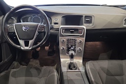 sininen Volvo S60 2016 kuva 7.