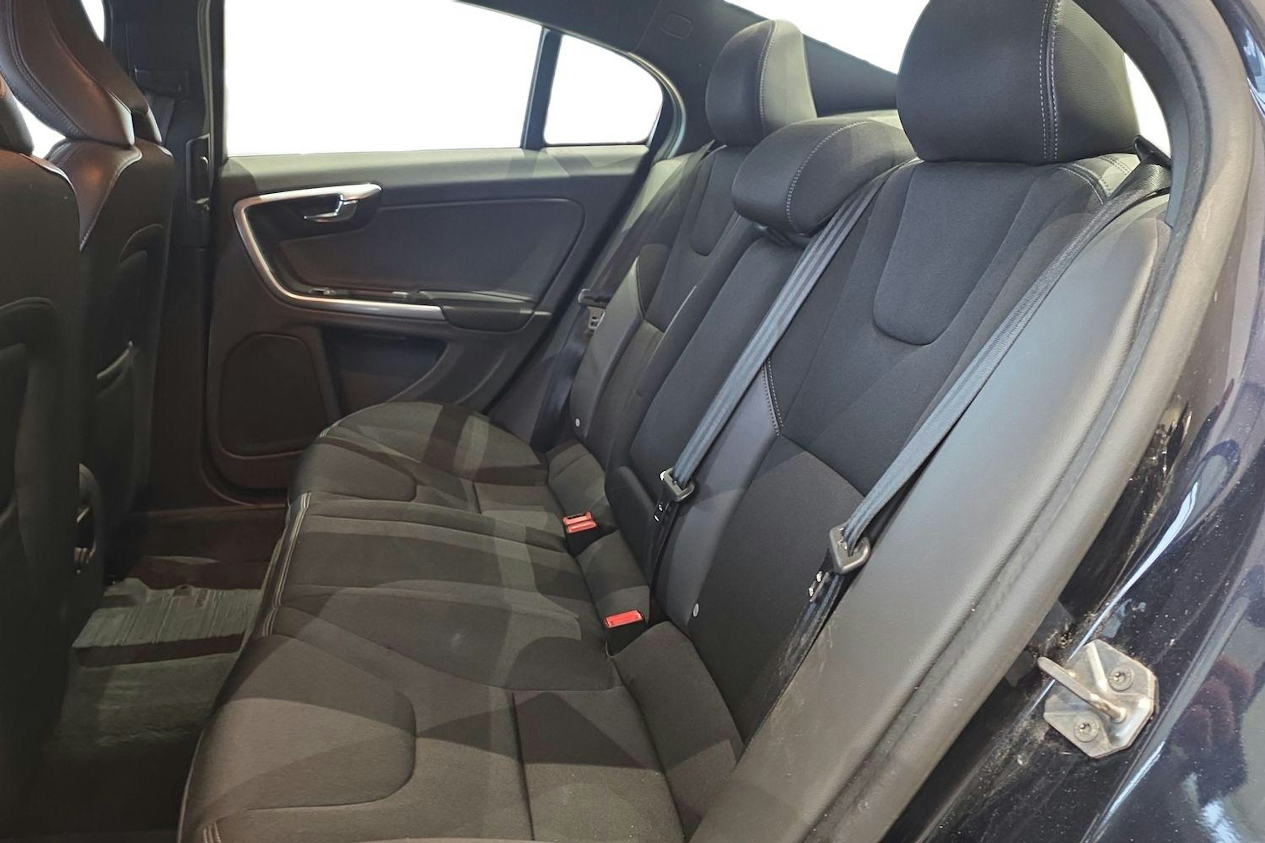 sininen Volvo S60 2016 kuva 8.