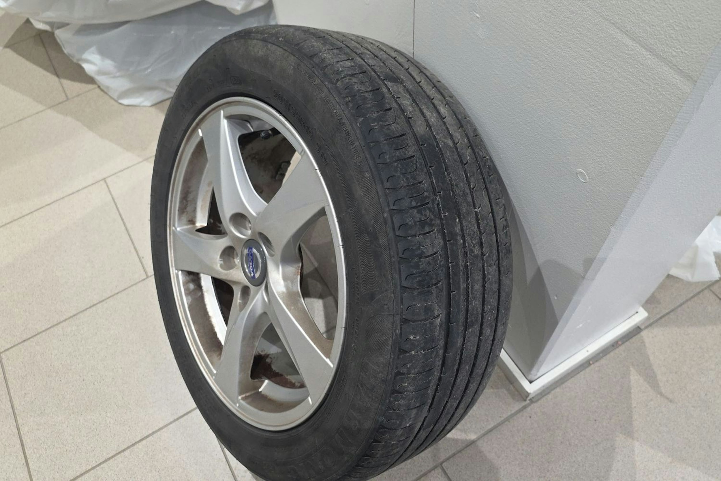 sininen Volvo S60 2016 kuva 12.