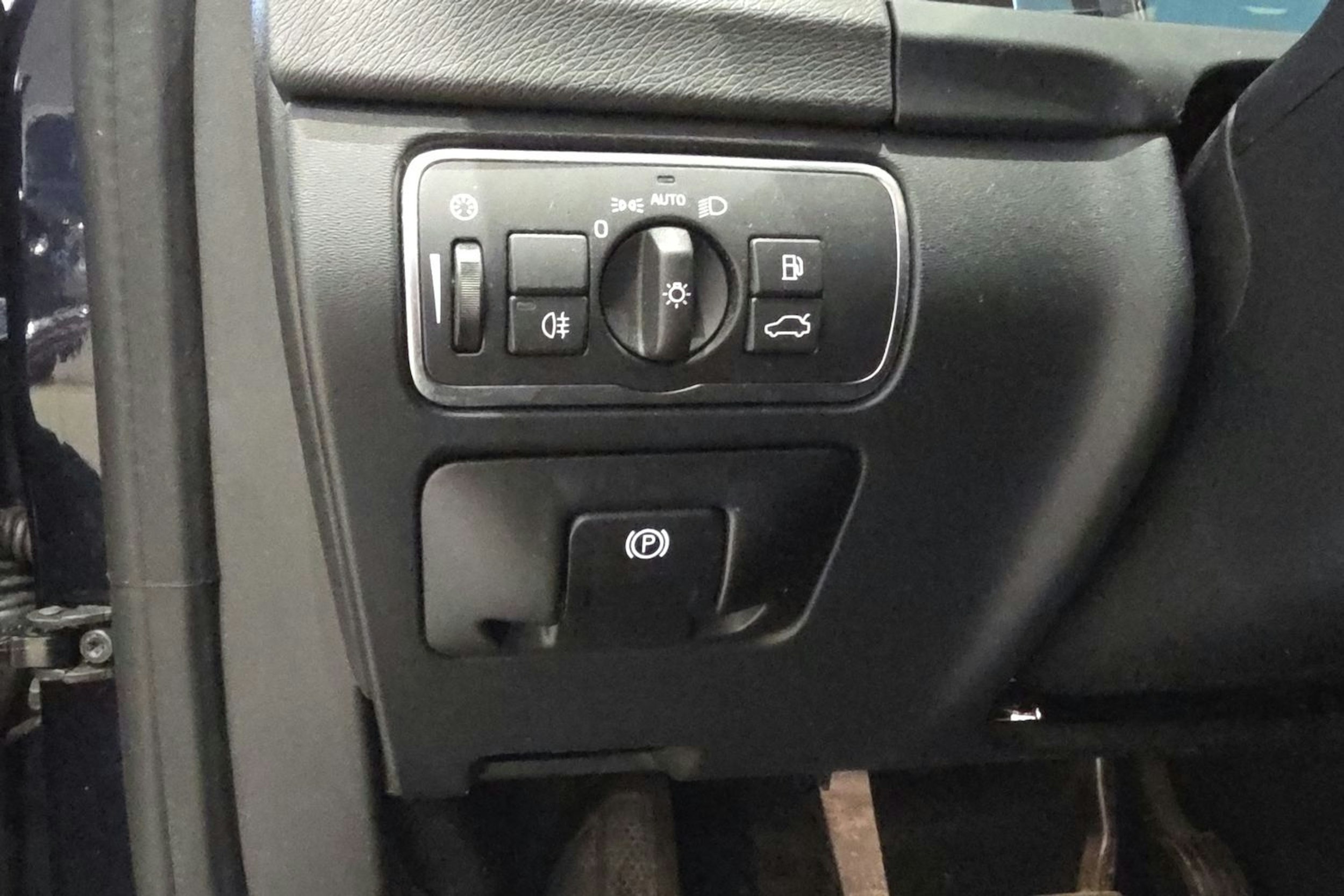 sininen Volvo S60 2016 kuva 15.