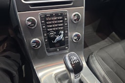 sininen Volvo S60 2016 kuva 19.