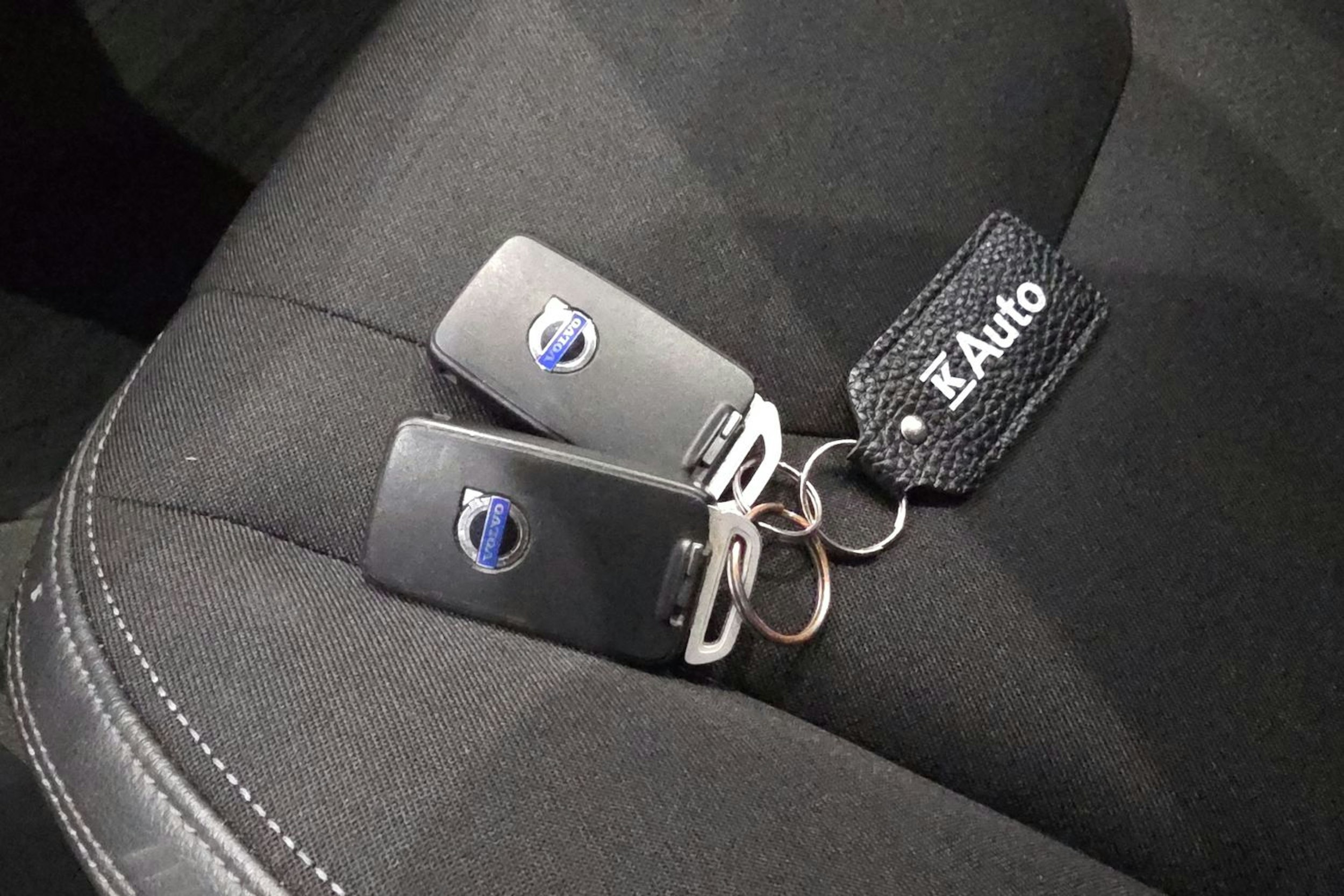 sininen Volvo S60 2016 kuva 21.