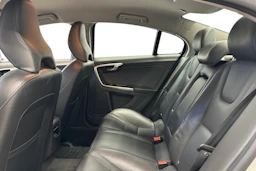 valkoinen Volvo S60 2016 kuva 11.