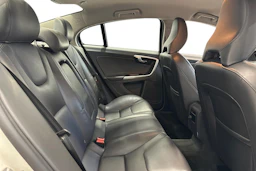 valkoinen Volvo S60 2016 kuva 12.