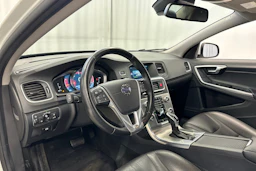 valkoinen Volvo S60 2016 kuva 13.