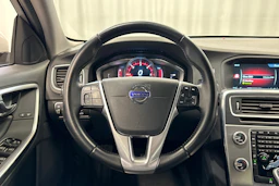 valkoinen Volvo S60 2016 kuva 16.