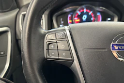 valkoinen Volvo S60 2016 kuva 17.
